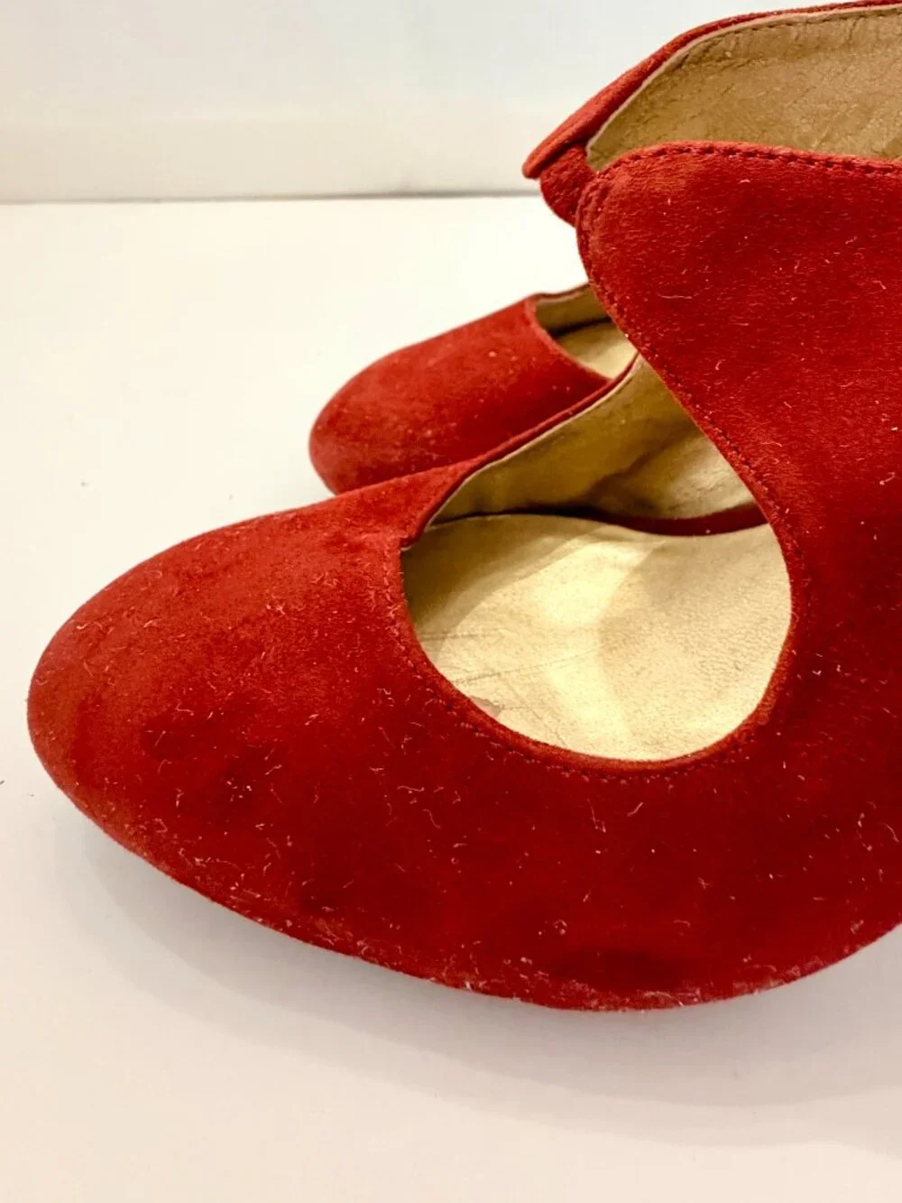 Guess By Marciano "Ramba" Red Suede Cutout Pump - Size 6-1/2 - Picture 6 of 11